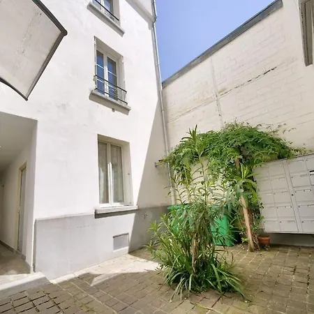 Sur Cour, Proche Des Buttes-chaumont Appartamento Parigi
